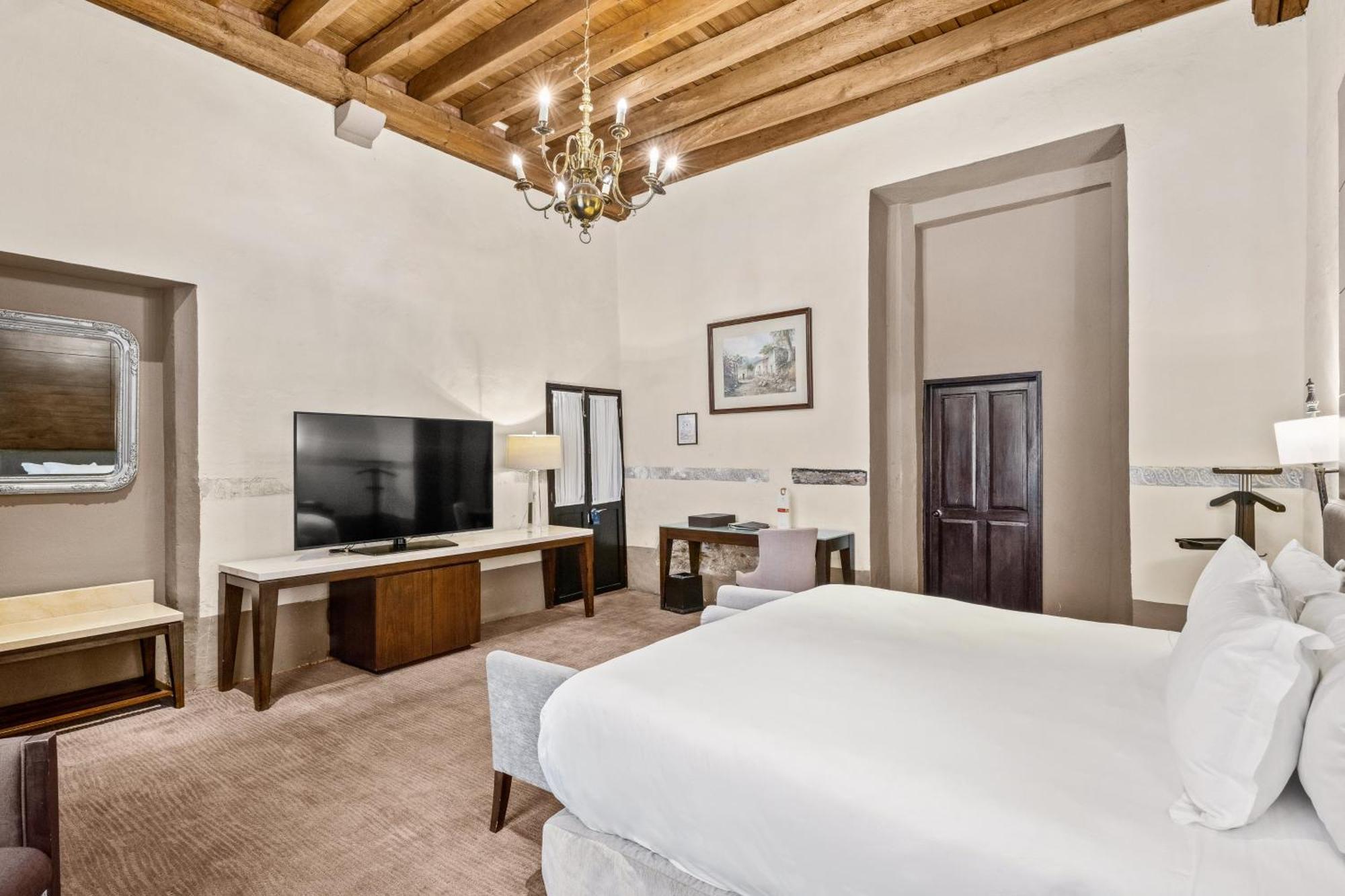 Quinta Real Puebla Hotel Bagian luar foto A guest room at the Hotel Santa Fe